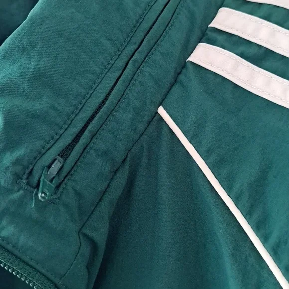 Adidas large men's built-in hoodie jacket - Picture 6 of 6